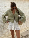 https://cdn.shopify.com/s/files/1/0822/8919/7383/files/Casual-Linnen-Strikshirts-Voor-Dames-Uitgehold-V-Hals-Blouses-Met-Lange-Mouwen-Tops-2024-Lente-Nieuwe.webp?v=1736069222