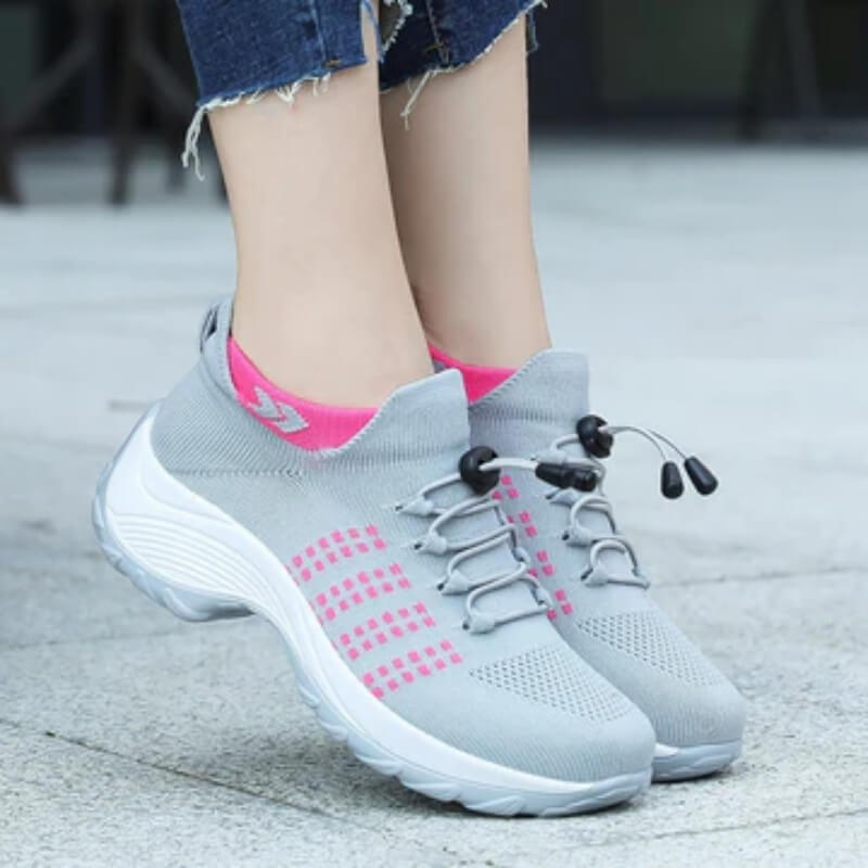 https://cdn.shopify.com/s/files/1/0868/7468/5776/files/ComfyStepsMelvaP11_1.jpg?v=1741133536