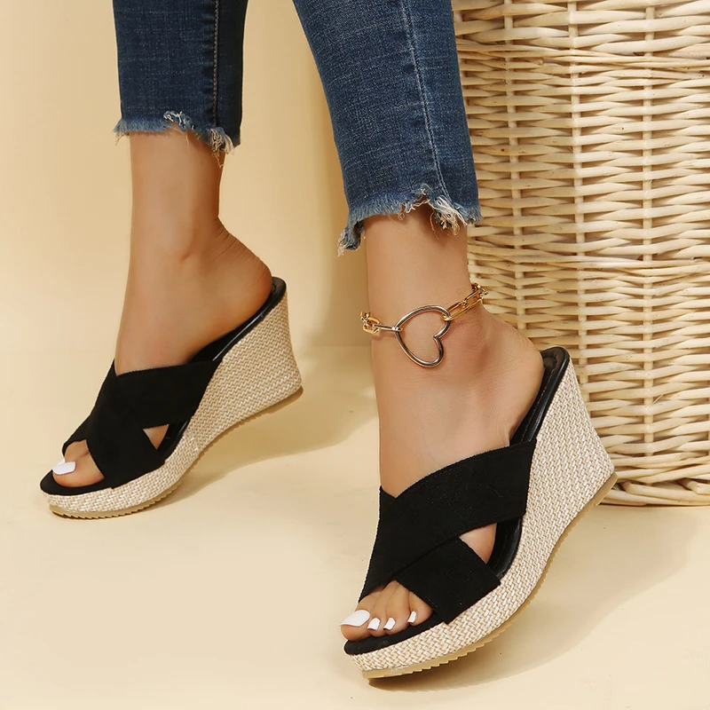 https://cdn.shopify.com/s/files/1/0902/1236/8707/files/Sandalias-de-cu-a-con-plataforma-para-mujer-zapatillas-informales-con-punta-abierta-chanclas-romanas-trenzadas.jpg_Q90.jpg__1.png?v=1739581134