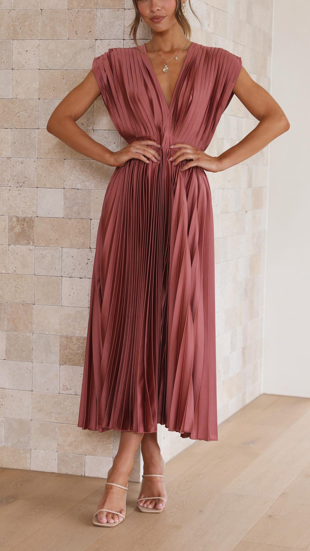 https://cdn.shopify.com/s/files/1/0868/7468/5776/files/TH01422-Rose-Red_1_bb7c7c59-9489-4e48-8d06-29bdb7646dc3.jpg?v=1741455567